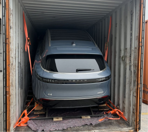 小轎車(chē)出口貨代：給「移動(dòng)家當(dāng)」的「跨國(guó)安全感」-鑫漢物流