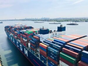 敏感貨國際運輸全攻略：空運與海運最佳方案解析-鑫漢物流